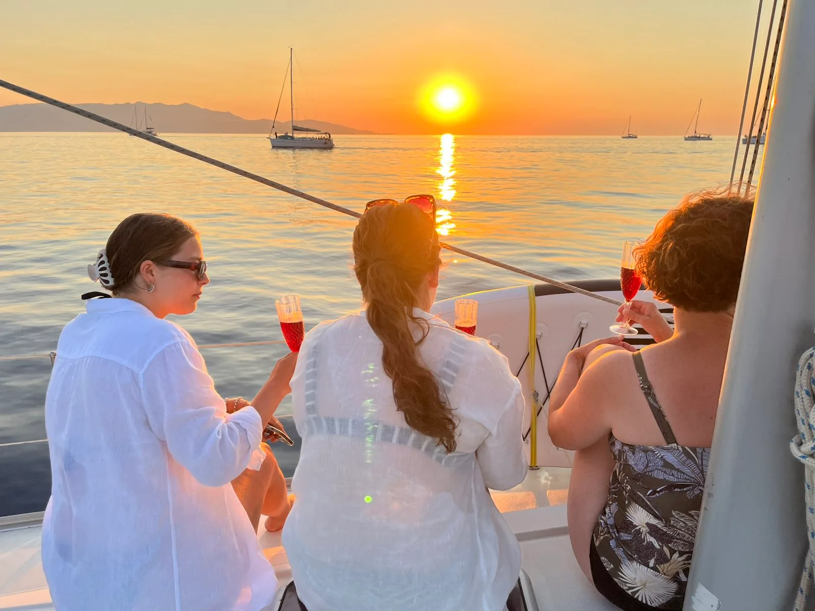 Semi-Private Sunset Sailing Trip to Dia Island, Heraklion with lunch & free drinks 