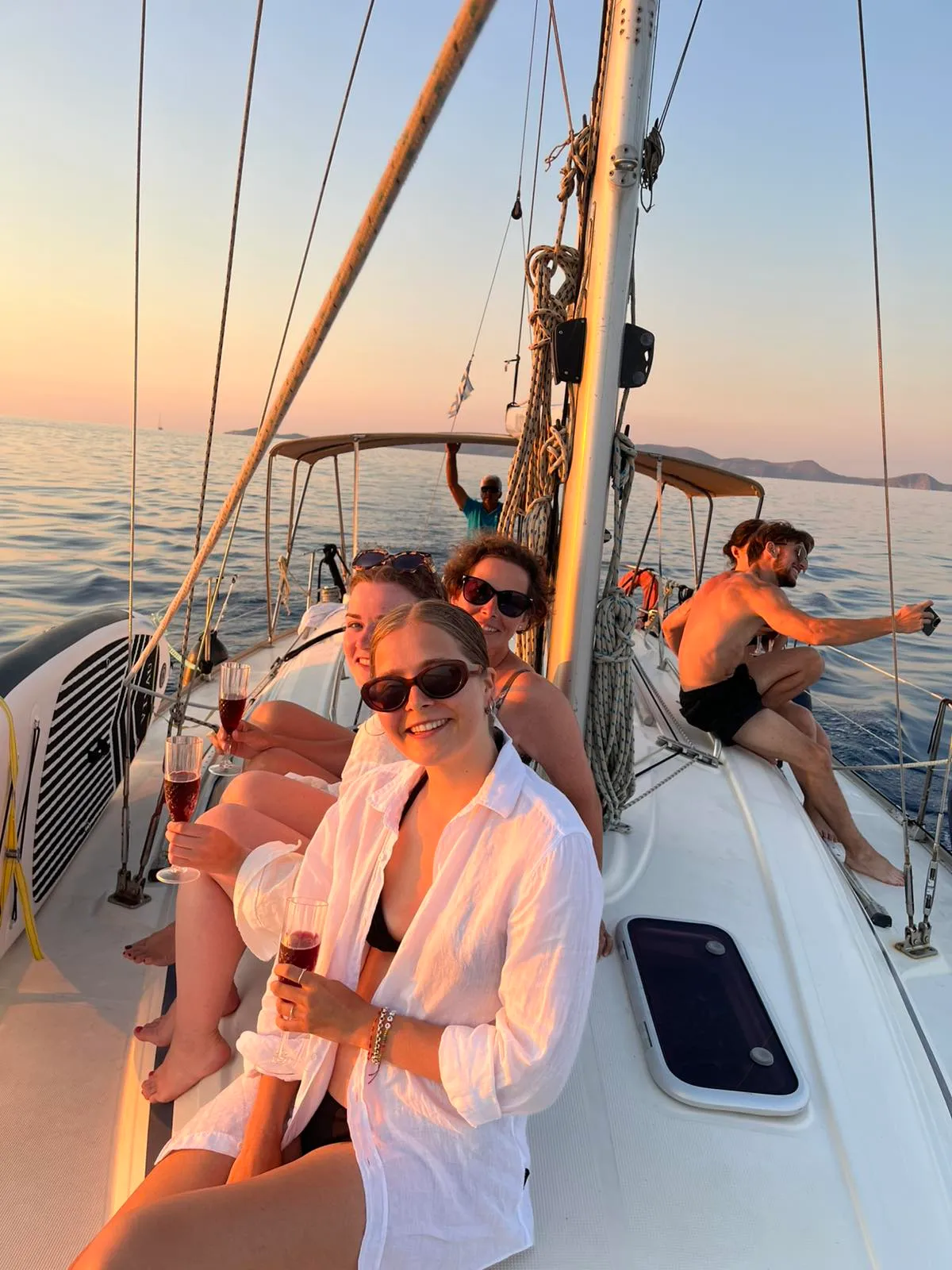 Semi-Private Sunset Sailing Trip to Dia Island | Dinner & Hotel Transfer